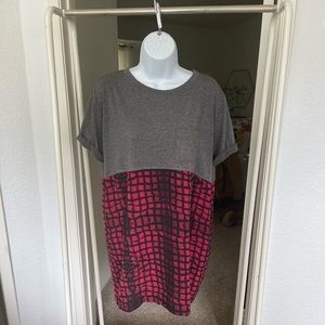 Laugh Cry Repeat Los Angeles gray red checkered T-shirt dress with pockets XS
